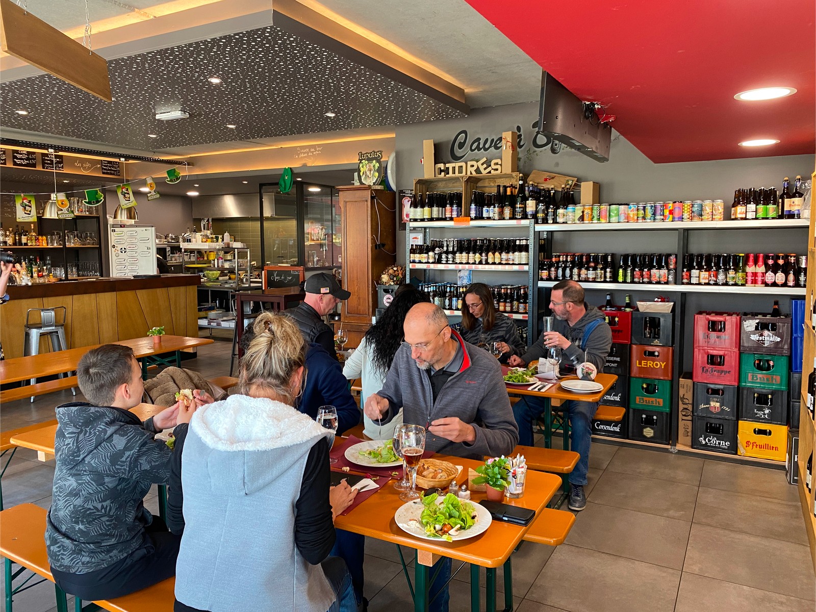 Intérieur du restaurant complet